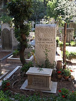 Archivo:Antonio Gramsci Grave in Rome01