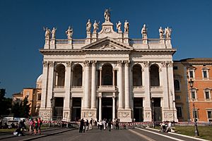 Archivo:Basilica di San Giovanni in Laterano - Facade