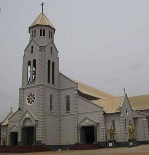 Archivo:Basilica of the Most Holy Trinity, Onitsha