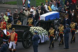 Archivo:Begrafenis bernhard