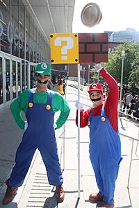 Archivo:Cosplayers of Super Mario Bros. 20150808