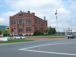 Dade County Courthouse in Trenton, Georgia, USA.jpg