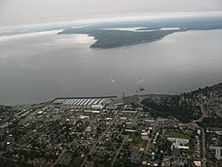 Des Moines, Washington with Puget Sounds and Maury and Vashon Island (1292124062).jpg