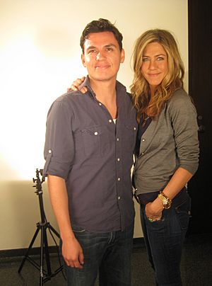 Archivo:Director Andres Useche and actress Jennifer Aniston