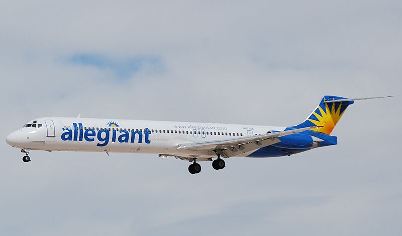 EM ALLEGIANT MD 82-83 (2303161459)