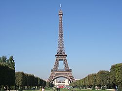 Archivo:Eiffel Tower 20051010