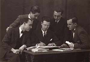 Archivo:Grupo de los Jóvenes en la firma de su manifiesto fundacional. Foto Novella (1934)