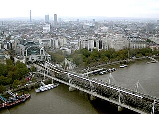 Hungerford.bridge.arp.750pix.jpg
