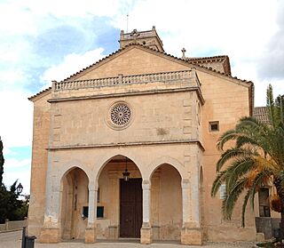 Iglesia de Nuestra Señora de Atocha, en Ariañy (Baleares, España).jpg