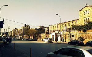 Archivo:King Faisal Street, Aleppo, Saint Matilda Church and Rahman Mosque