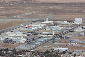 Archivo:Kluft-photo-aerial-Mojave-Spaceport-Sept-2009-Img 0227