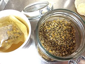 Archivo:Loose leaf chamomile tea