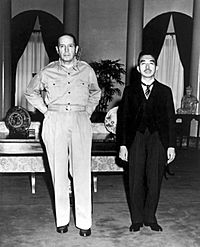 Archivo:Macarthur hirohito