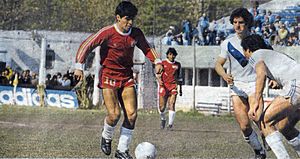 Archivo:Maradona argentinos vs velez
