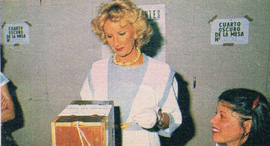 Archivo:Mirtha Legrand votando en 1983