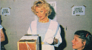 Archivo:Mirtha Legrand votando en 1983