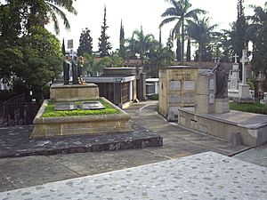 Archivo:Museo Cementerio San Pedro(70)-Medellin