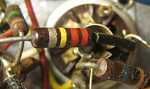 Archivo:Old Radio Resistors