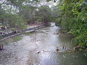 Archivo:Parque Las Mayita