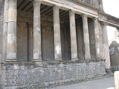Archivo:Pompeii - Basilica (court)