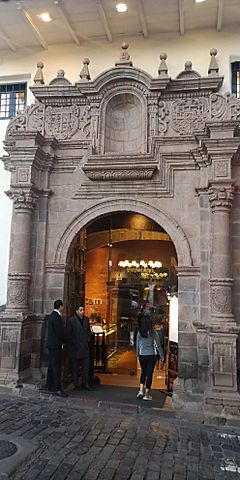 Puerta hotel monasterio.jpg