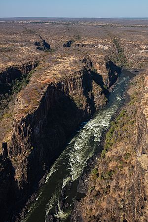 Archivo:Río Zambeze, Zambia-Zimbabue, 2018-07-27, DD 13