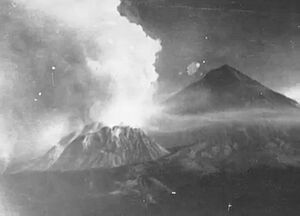 Archivo:Santamaria1902erupcion2