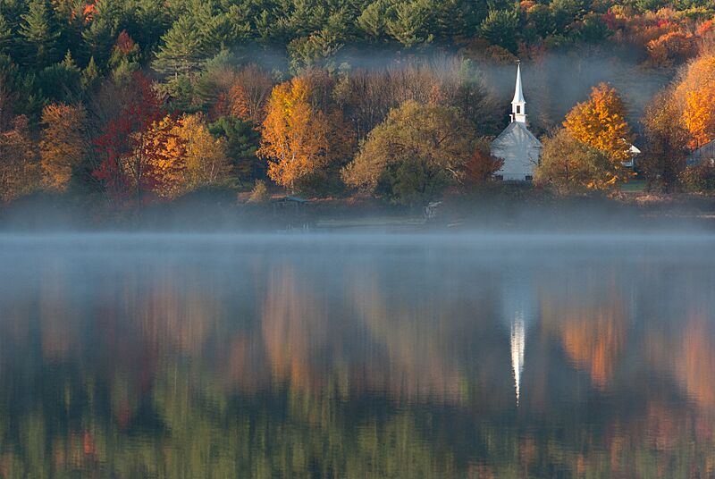 The Little White Church (Unsplash)