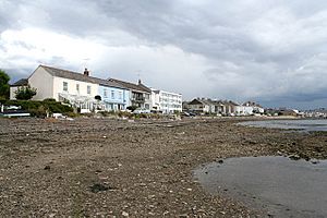 Archivo:The shore at Torpoint - geograph.org.uk - 224132