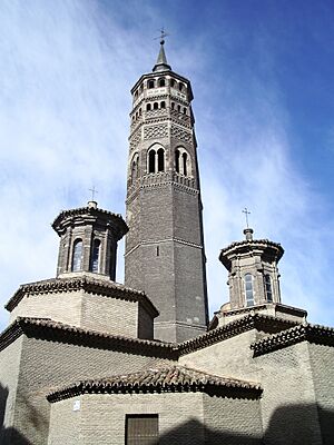 Archivo:Torre y linternas de San Pablo