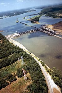 Archivo:USACE Webbers Falls Lock and Dam