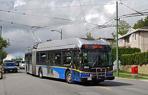 Archivo:Vancouver trolley bus - New Flyer E60LFR