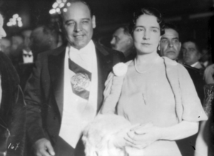 Archivo:Abelardo L. Rodríguez junto a su esposa
