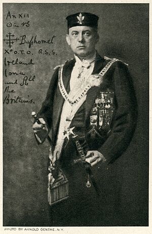Archivo:Aleister Crowley as Baphomet X° O.T.O