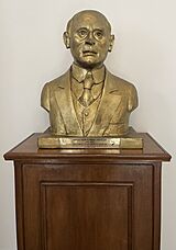 Archivo:Amado Nervo estatua