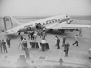 Archivo:American DC-3