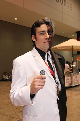 C2E2 2013 - Two Face (8683586201).jpg