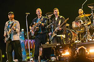 Archivo:Coldplay Glasto24 290624 (26) (53836754632) (cropped)