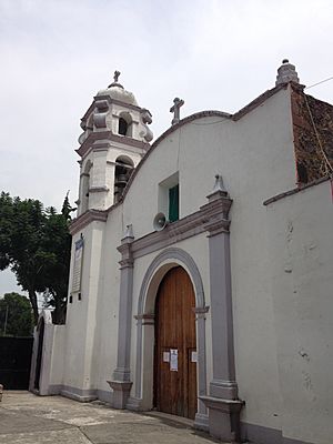 Archivo:Entrada de la iglesia de la Parroquia de Santa Maria de la Natividad