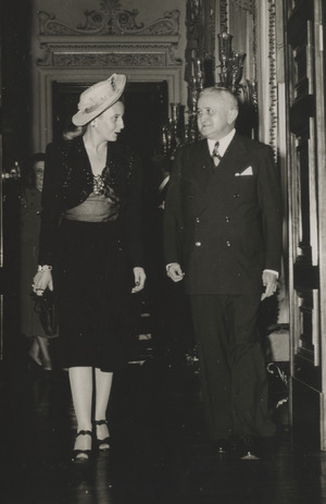 Archivo:Eva Perón e Eurico Dutra no Palácio do Catete 1