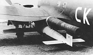 Archivo:Fieseler Fi103 debajo de un Heinkel 111