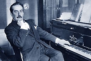 Archivo:Giacomo Puccini pianoforte