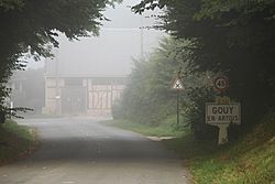 Gouy-en-Artois (Pas-de-Calais) city limit sign (flickuserolibac).jpg