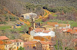 Archivo:Iglesia Natividad de Nuestra Señora en Villar de Golfer barrio