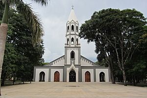 Archivo:Iglesia de San Pablo (Caazapá)