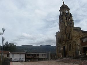 Archivo:Iglesia de Sativasur