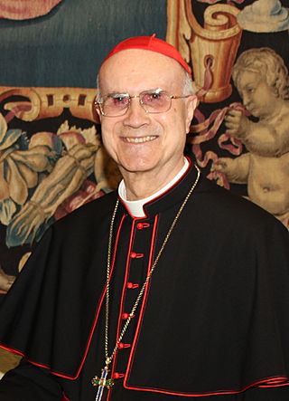Kardinālu Tarčisio Bertoni (cropped).jpg