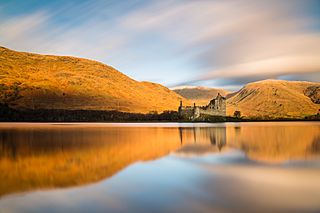 Kilchurn Castle at sunrise.jpg
