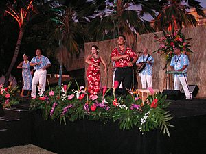 Archivo:Luau-hula-SL