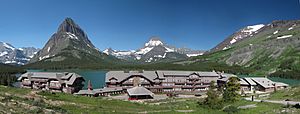 Archivo:ManyGlacierHotel-p02
